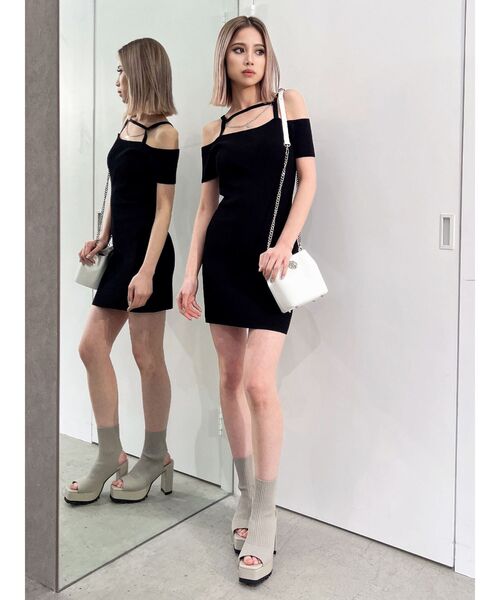 GYDA(ジェイダ)の「デコルテストラップラインニットワンピース(ワンピース・レディース・ベージュ/ブラック・FREE)」の20枚目の写真