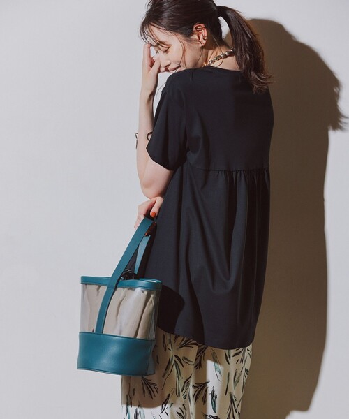 ANY(エニィ)の「【汗ジミ防止加工】シルケットスムースバックギャザーチュニック(Tシャツ/カットソー・レディース・ホワイト系/グレー系/ライトグレー系/ピンク系/ブラック系・4)」の4枚目の写真