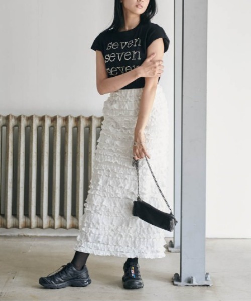 solleim(ソルレム)の「シルバースタッズロゴTシャツ(Tシャツ/カットソー・レディース・オフホワイト/ブラック・M)」の3枚目の写真