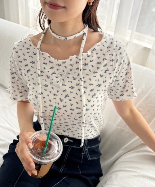 one after another NICE CLAUP（ワンアフターアナザーナイスクラップ）の「チョーカーセットラインストーンTシャツ【WEB限定色あり】（Tシャツ/カットソー・レディース・オフホワイト/ブラック系その他/杢グレー/ホワイト系その他2/ピンク/レッド/ホワイト系その他・FREE）」の3枚目の写真