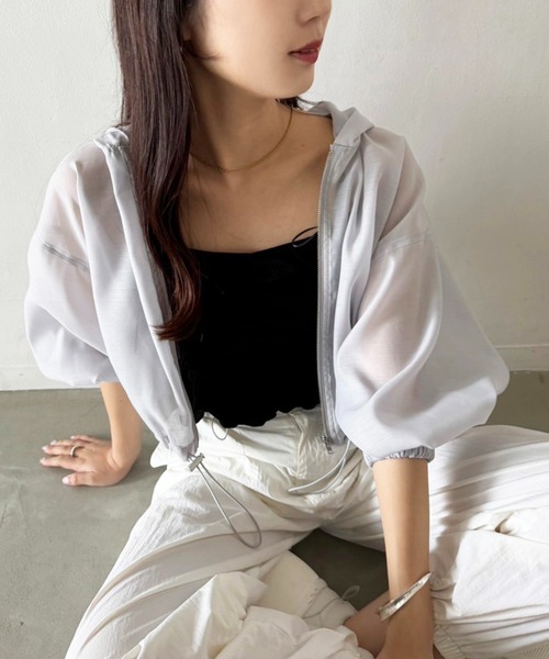 one after another NICE CLAUP（ワンアフターアナザーナイスクラップ）の「シアーボリュームスリーブパーカー（マウンテンパーカー・レディース・オフホワイト/グレー/ブラック・FREE）」の11枚目の写真