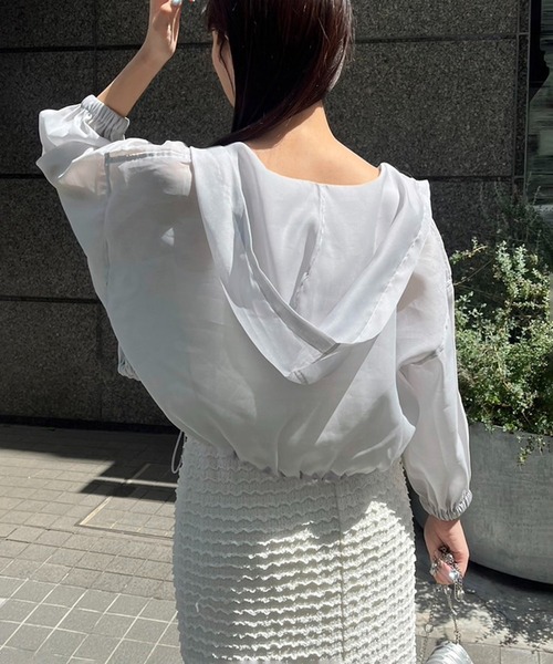 one after another NICE CLAUP（ワンアフターアナザーナイスクラップ）の「シアーボリュームスリーブパーカー（マウンテンパーカー・レディース・オフホワイト/グレー/ブラック・FREE）」の10枚目の写真