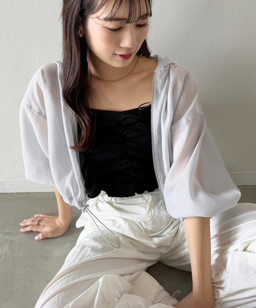 one after another NICE CLAUP（ワンアフターアナザーナイスクラップ）の「シアーボリュームスリーブパーカー（マウンテンパーカー・レディース・オフホワイト/グレー/ブラック・FREE）」の12枚目の写真