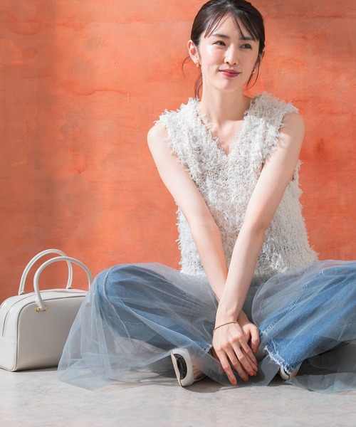 URBAN RESEARCH ROSSO WOMEN(アーバンリサーチ ロッソ)の「ラメチュールニットベスト(ベスト・レディース・ホワイト/ブラック・FREE)」の5枚目の写真