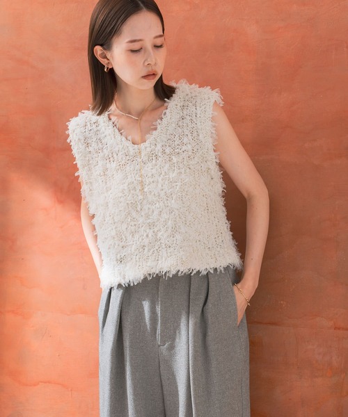 URBAN RESEARCH ROSSO WOMEN(アーバンリサーチ ロッソ)の「ラメチュールニットベスト(ベスト・レディース・ホワイト/ブラック・FREE)」の4枚目の写真