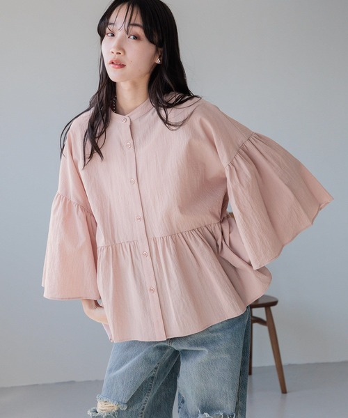 LOWRYS FARM(ローリーズファーム)の「バンドカラーフレアスリーブ8S 116611(シャツ/ブラウス・レディース・ブラック/ダークブラウン/ピンク/アイボリー/ブルー・FREE)」の1枚目の写真