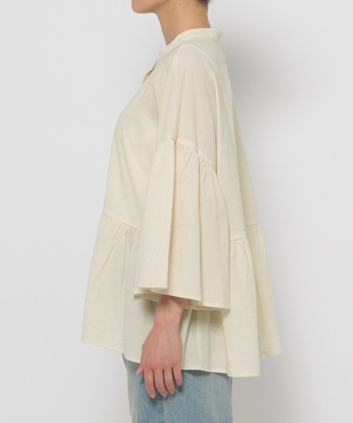 LOWRYS FARM(ローリーズファーム)の「バンドカラーフレアスリーブ8S 116611(シャツ/ブラウス・レディース・ブラック/ダークブラウン/ピンク/アイボリー/ブルー・FREE)」の22枚目の写真