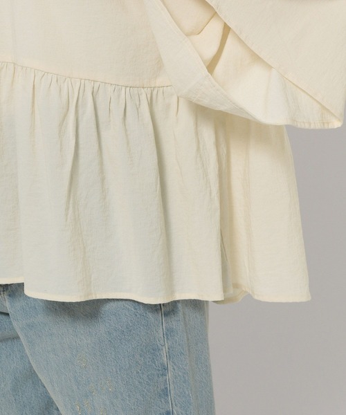 LOWRYS FARM(ローリーズファーム)の「バンドカラーフレアスリーブ8S 116611(シャツ/ブラウス・レディース・ブラック/ダークブラウン/ピンク/アイボリー/ブルー・FREE)」の14枚目の写真