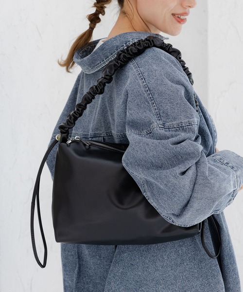 LAKOLE（ラコレ）の「2WAYギャザーショルダーバッグ / 145310（ショルダーバッグ・レディース・アイボリー/ブラック/ベージュ・FREE）」の3枚目の写真