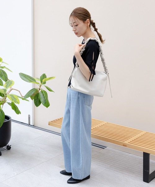 LAKOLE（ラコレ）の「2WAYギャザーショルダーバッグ / 145310（ショルダーバッグ・レディース・アイボリー/ブラック/ベージュ・FREE）」の4枚目の写真