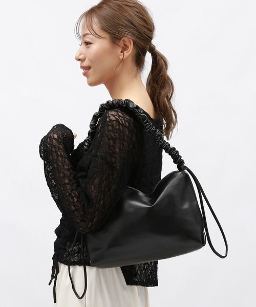 LAKOLE（ラコレ）の「2WAYギャザーショルダーバッグ / 145310（ショルダーバッグ・レディース・アイボリー/ブラック/ベージュ・FREE）」の10枚目の写真