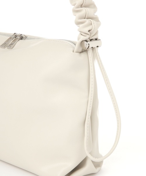 LAKOLE（ラコレ）の「2WAYギャザーショルダーバッグ / 145310（ショルダーバッグ・レディース・アイボリー/ブラック/ベージュ・FREE）」の22枚目の写真