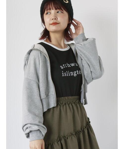 ehka sopo(エヘカソポ)の「ワンポイント刺繍ショート丈ジップパーカー(Tシャツ/カットソー・レディース・キナリ/グレー/ブルー/モカ・F)」の3枚目の写真