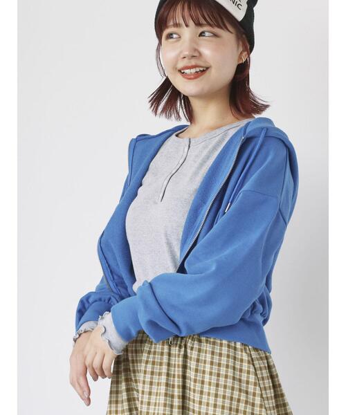 ehka sopo(エヘカソポ)の「ワンポイント刺繍ショート丈ジップパーカー(Tシャツ/カットソー・レディース・キナリ/グレー/ブルー/モカ・F)」の1枚目の写真