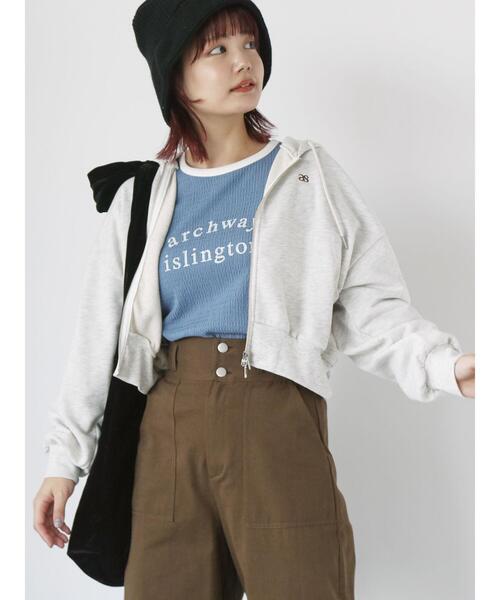 ehka sopo(エヘカソポ)の「ワンポイント刺繍ショート丈ジップパーカー(Tシャツ/カットソー・レディース・キナリ/グレー/ブルー/モカ・F)」の6枚目の写真