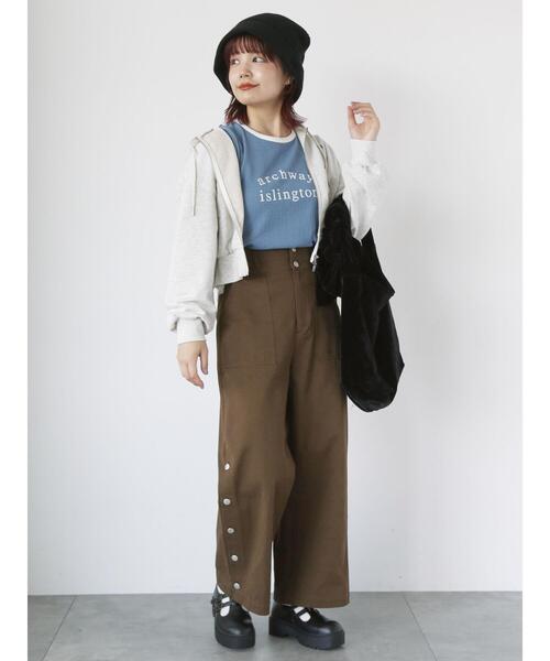 ehka sopo(エヘカソポ)の「ワンポイント刺繍ショート丈ジップパーカー(Tシャツ/カットソー・レディース・キナリ/グレー/ブルー/モカ・F)」の8枚目の写真