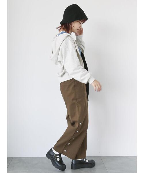 ehka sopo(エヘカソポ)の「ワンポイント刺繍ショート丈ジップパーカー(Tシャツ/カットソー・レディース・キナリ/グレー/ブルー/モカ・F)」の9枚目の写真