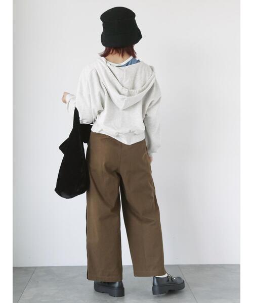 ehka sopo(エヘカソポ)の「ワンポイント刺繍ショート丈ジップパーカー(Tシャツ/カットソー・レディース・キナリ/グレー/ブルー/モカ・F)」の10枚目の写真