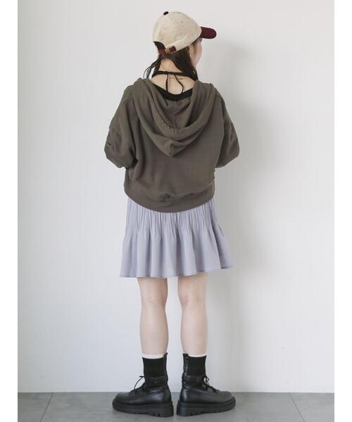 ehka sopo(エヘカソポ)の「ワンポイント刺繍ショート丈ジップパーカー(Tシャツ/カットソー・レディース・キナリ/グレー/ブルー/モカ・F)」の17枚目の写真