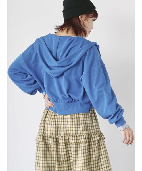 ehka sopo(エヘカソポ)の「ワンポイント刺繍ショート丈ジップパーカー(Tシャツ/カットソー・レディース・キナリ/グレー/ブルー/モカ・F)」の20枚目の写真