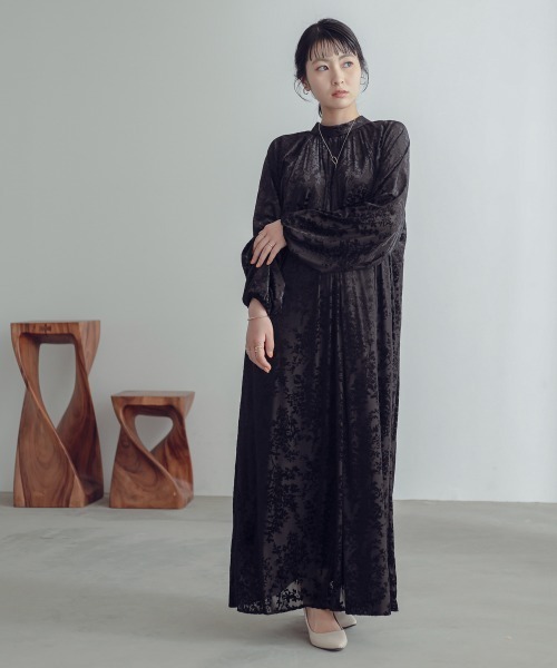 Neina（ネイナ）の「ベロアオパールワンピースドレス 大きいサイズ有 〔Neina〕（ドレス・レディース・ブラック系/ブラウン系・M/L/LL/3L）」の6枚目の写真