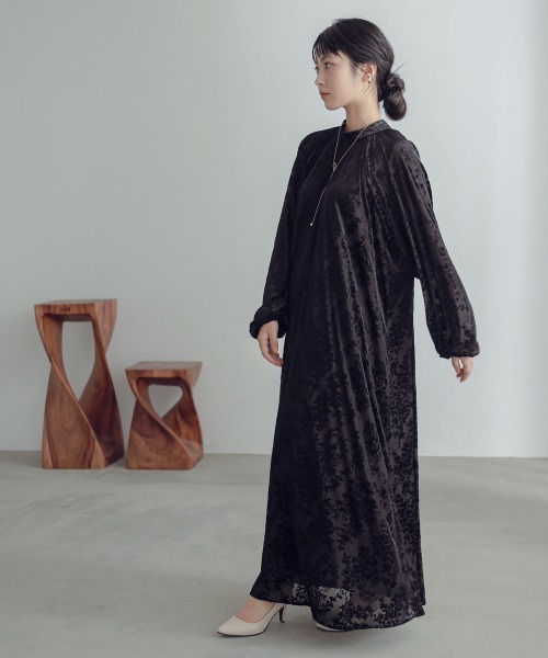 Neina（ネイナ）の「ベロアオパールワンピースドレス 大きいサイズ有 〔Neina〕（ドレス・レディース・ブラック系/ブラウン系・M/L/LL/3L）」の8枚目の写真