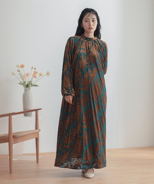 Neina（ネイナ）の「ベロアオパールワンピースドレス 大きいサイズ有 〔Neina〕（ドレス・レディース・ブラック系/ブラウン系・M/L/LL/3L）」の18枚目の写真