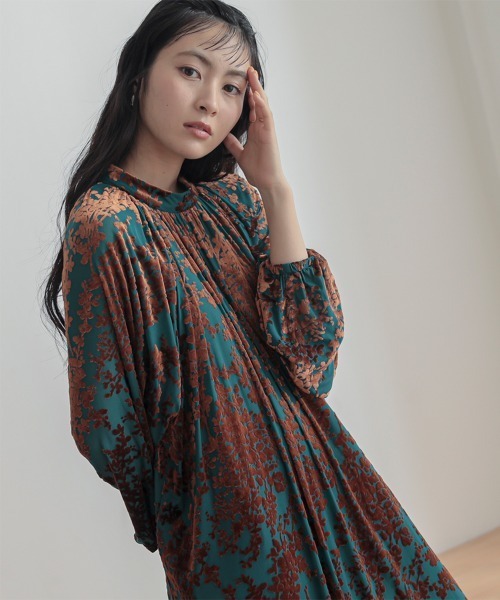 Neina（ネイナ）の「ベロアオパールワンピースドレス 大きいサイズ有 〔Neina〕（ドレス・レディース・ブラック系/ブラウン系・M/L/LL/3L）」の20枚目の写真