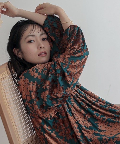 Neina（ネイナ）の「ベロアオパールワンピースドレス 大きいサイズ有 〔Neina〕（ドレス・レディース・ブラック系/ブラウン系・M/L/LL/3L）」の21枚目の写真