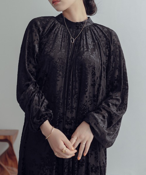 Neina（ネイナ）の「ベロアオパールワンピースドレス 大きいサイズ有 〔Neina〕（ドレス・レディース・ブラック系/ブラウン系・M/L/LL/3L）」の10枚目の写真