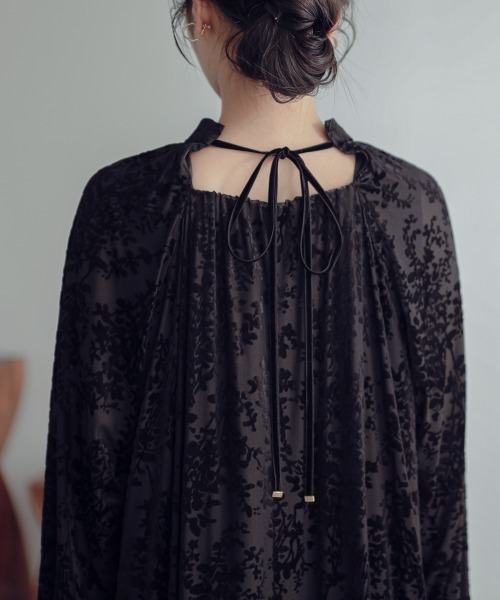Neina（ネイナ）の「ベロアオパールワンピースドレス 大きいサイズ有 〔Neina〕（ドレス・レディース・ブラック系/ブラウン系・M/L/LL/3L）」の11枚目の写真