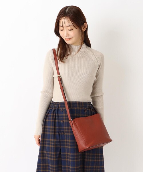 one'sterrace（ワンズテラス）の「Legato Largo　レトロシボショルダー（ショルダーバッグ・レディース・ブラック系8/ベージュ系9/ダークブラウン系8・99）」の17枚目の写真
