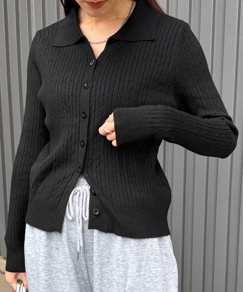 ISOOK（アイスー）の「【ISOOK / アイスー】ケーブルデザインポロニット / カーディガン ポロシャツ ニット ポロニット プルオーバー セーター 赤ニット 春ニット 長袖 襟付き 羽織り アイボリー ブラック レッド 白 黒 赤 ZOZOTOWN限定（ポロシャツ・レディース・ブラック/アイボリー/レッド・FREE）」の3枚目の写真