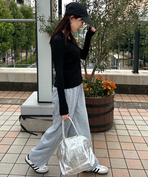 ISOOK（アイスー）の「【ISOOK / アイスー】ケーブルデザインポロニット / カーディガン ポロシャツ ニット ポロニット プルオーバー セーター 赤ニット 春ニット 長袖 襟付き 羽織り アイボリー ブラック レッド 白 黒 赤 ZOZOTOWN限定（ポロシャツ・レディース・ブラック/アイボリー/レッド・FREE）」の17枚目の写真