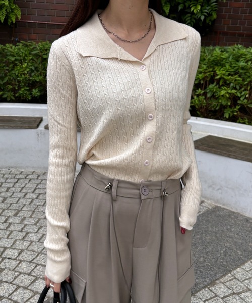 ISOOK（アイスー）の「【ISOOK / アイスー】ケーブルデザインポロニット / カーディガン ポロシャツ ニット ポロニット プルオーバー セーター 赤ニット 春ニット 長袖 襟付き 羽織り アイボリー ブラック レッド 白 黒 赤 ZOZOTOWN限定（ポロシャツ・レディース・ブラック/アイボリー/レッド・FREE）」の8枚目の写真