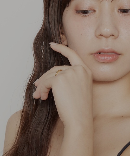 AKEL(アケル)の「【AKEL】アケル/ 2mmウェーブリング/ 金属アレルギー対応リング(サージカルステンレス)(リング・レディース・ゴールド/シルバー・#11/#13/#9)」の1枚目の写真