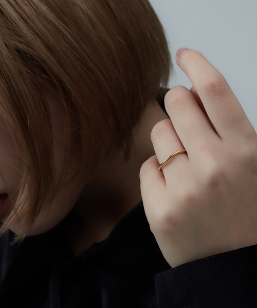AKEL(アケル)の「【AKEL】アケル/ 2mmウェーブリング/ 金属アレルギー対応リング(サージカルステンレス)(リング・レディース・ゴールド/シルバー・#11/#13/#9)」の8枚目の写真
