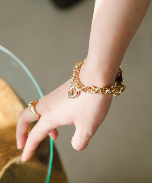 Kastane（カスタネ）の「【fiw.】ハートモチーフブレスレット（ブレスレット・レディース・ゴールド/シルバー・FREE）」の8枚目の写真