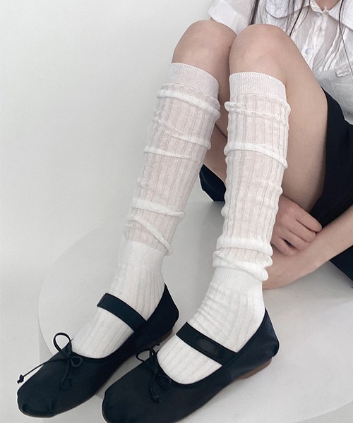 c.u.l（シーユーエル）の「シアーリブ切り替え ルーズニーハイソックス cula1059（ソックス/靴下・レディース・ブラック/アイボリー/ライトピンク/グレー/ブラウン/ライトグレー/ピンク/ホワイト/ベージュ・FREE）」の2枚目の写真