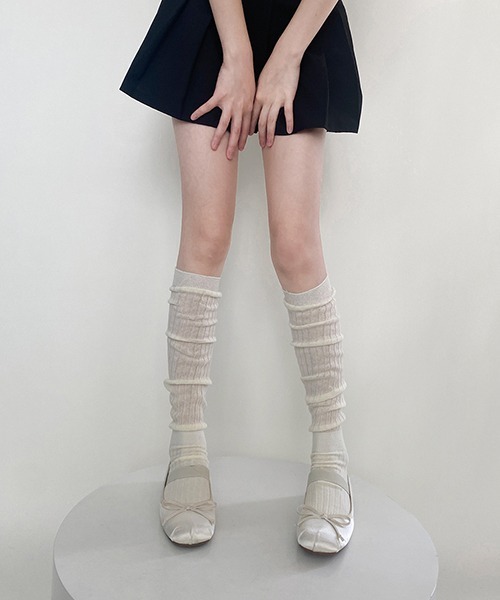 c.u.l（シーユーエル）の「シアーリブ切り替え ルーズニーハイソックス cula1059（ソックス/靴下・レディース・ブラック/アイボリー/ライトピンク/グレー/ブラウン/ライトグレー/ピンク/ホワイト/ベージュ・FREE）」の12枚目の写真
