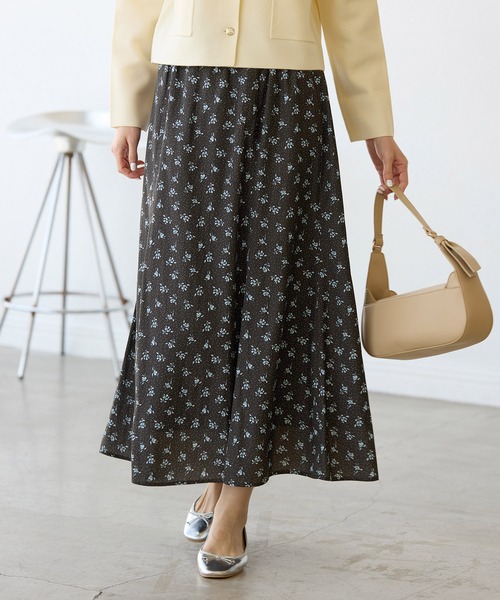 ROPE' PICNIC(ロペピクニック)の「小花柄セミフレアロングスカート(スカート・レディース・ブラック/オフホワイト・38)」の5枚目の写真