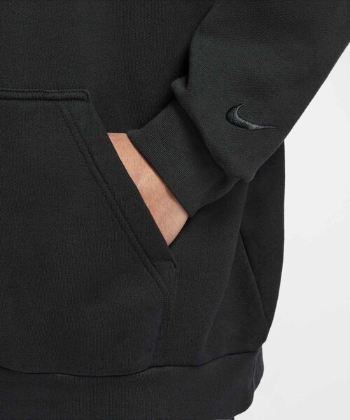 NIKE（ナイキ）の「ナイキ クラブ メンズ オーバーサイズド フレンチ テリー プルオーバー パーカー / Nike Club Men's Oversized French Terry Pullover Hoodie HV4722-045 Off Noir（パーカー・メンズ・ブラック系その他・2XL/3XL/L/M/S/XL）」の12枚目の写真