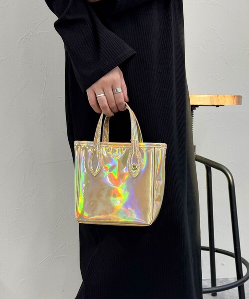 fredy emue（フレディエミュ）の「【BEAURE/ビュレ】レザーエナメルミニトートバッグ（ショルダーバッグ・レディース・レッド/ゴールド/ライトブルー・FREE）」の7枚目の写真