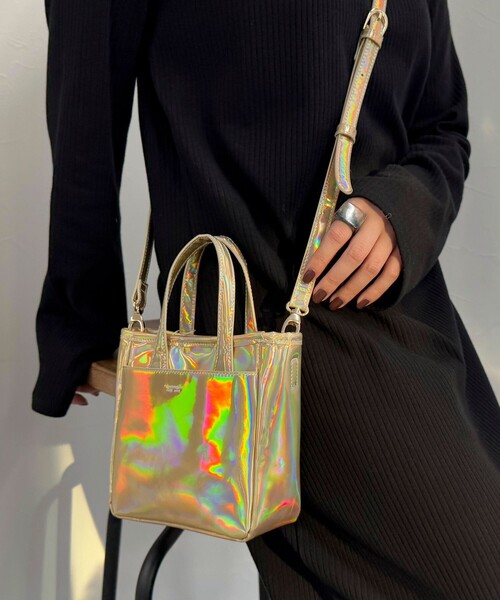 fredy emue（フレディエミュ）の「【BEAURE/ビュレ】レザーエナメルミニトートバッグ（ショルダーバッグ・レディース・レッド/ゴールド/ライトブルー・FREE）」の9枚目の写真