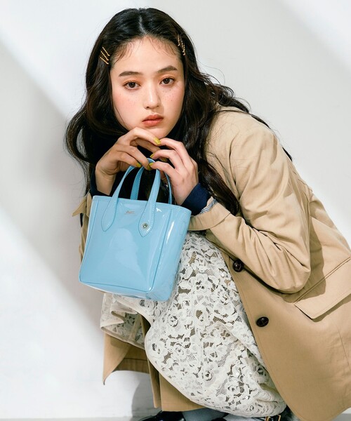 fredy emue（フレディエミュ）の「【BEAURE/ビュレ】レザーエナメルミニトートバッグ（ショルダーバッグ・レディース・レッド/ゴールド/ライトブルー・FREE）」の11枚目の写真