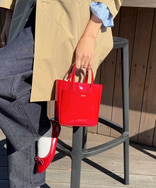 fredy emue（フレディエミュ）の「【BEAURE/ビュレ】レザーエナメルミニトートバッグ（ショルダーバッグ・レディース・レッド/ゴールド/ライトブルー・FREE）」の16枚目の写真