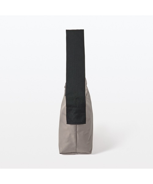 無印良品（ムジルシリョウヒン）の「太ベルトスクエアショルダーバッグ（ショルダーバッグ・レディース・ダークベージュ/ブラック・FREE）」の16枚目の写真
