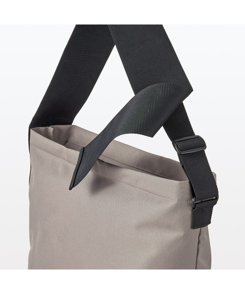 無印良品（ムジルシリョウヒン）の「太ベルトスクエアショルダーバッグ（ショルダーバッグ・レディース・ダークベージュ/ブラック・FREE）」の17枚目の写真