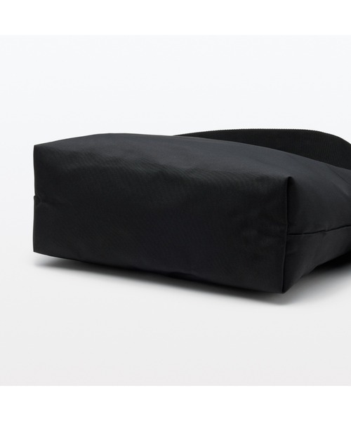 無印良品（ムジルシリョウヒン）の「太ベルトスクエアショルダーバッグ（ショルダーバッグ・レディース・ダークベージュ/ブラック・FREE）」の5枚目の写真