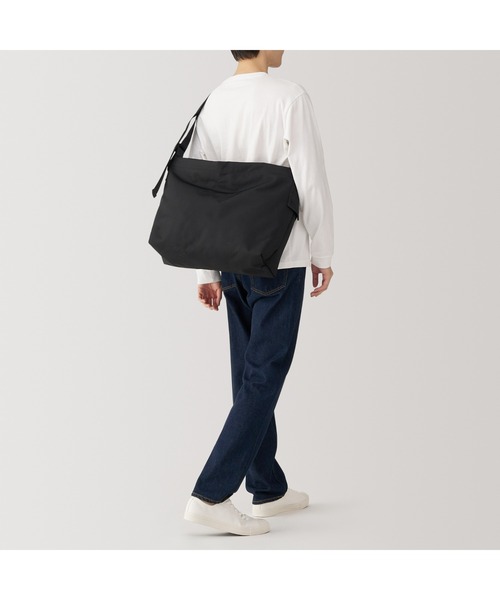 無印良品（ムジルシリョウヒン）の「太ベルトスクエアショルダーバッグ（ショルダーバッグ・レディース・ダークベージュ/ブラック・FREE）」の10枚目の写真